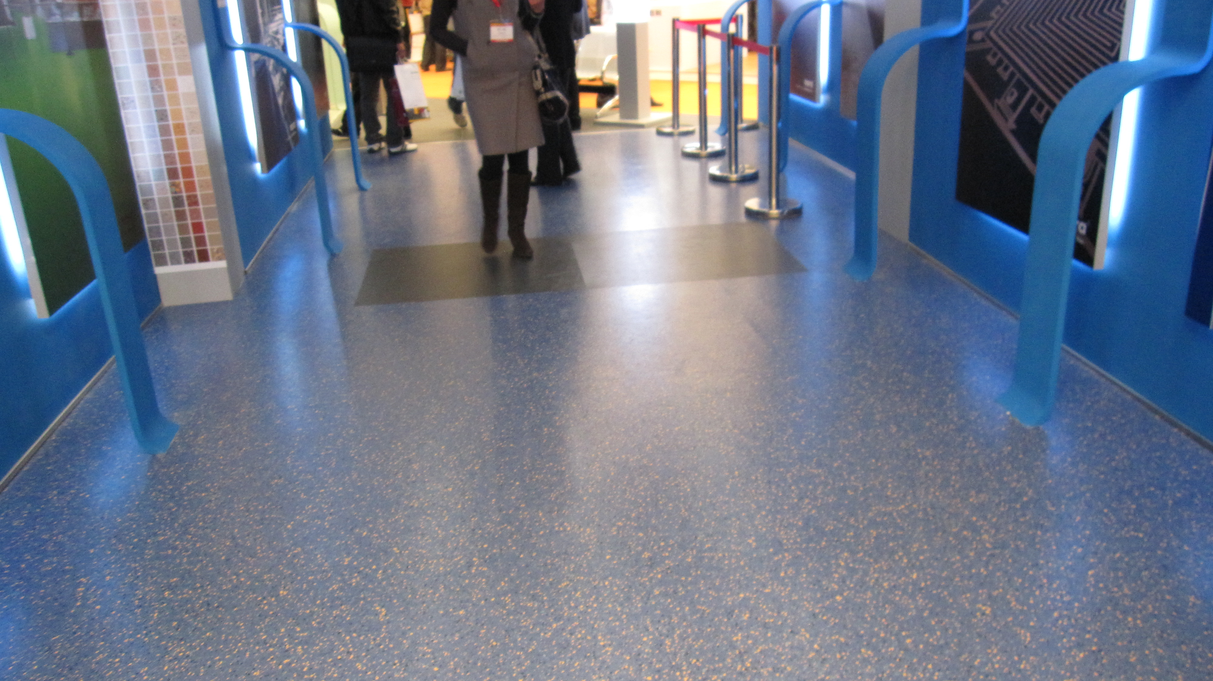 塑膠地板輕松幫您解決車間地面問題，提高生產效率